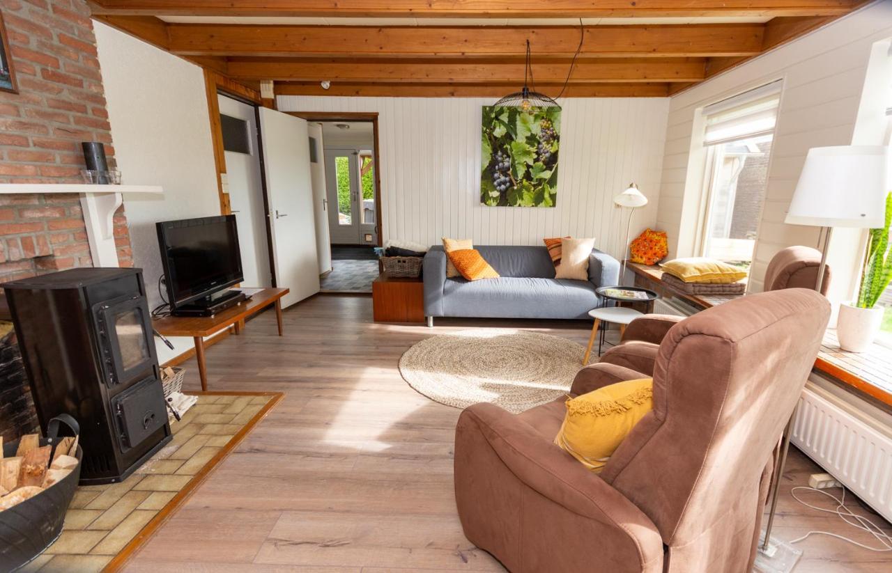 Villa Vakantiehuis Met Fraai Uitzicht à Echten  Extérieur photo